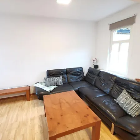 Comfortable Apartment in Naumburg near Bad Kosen Zoo Apartment *